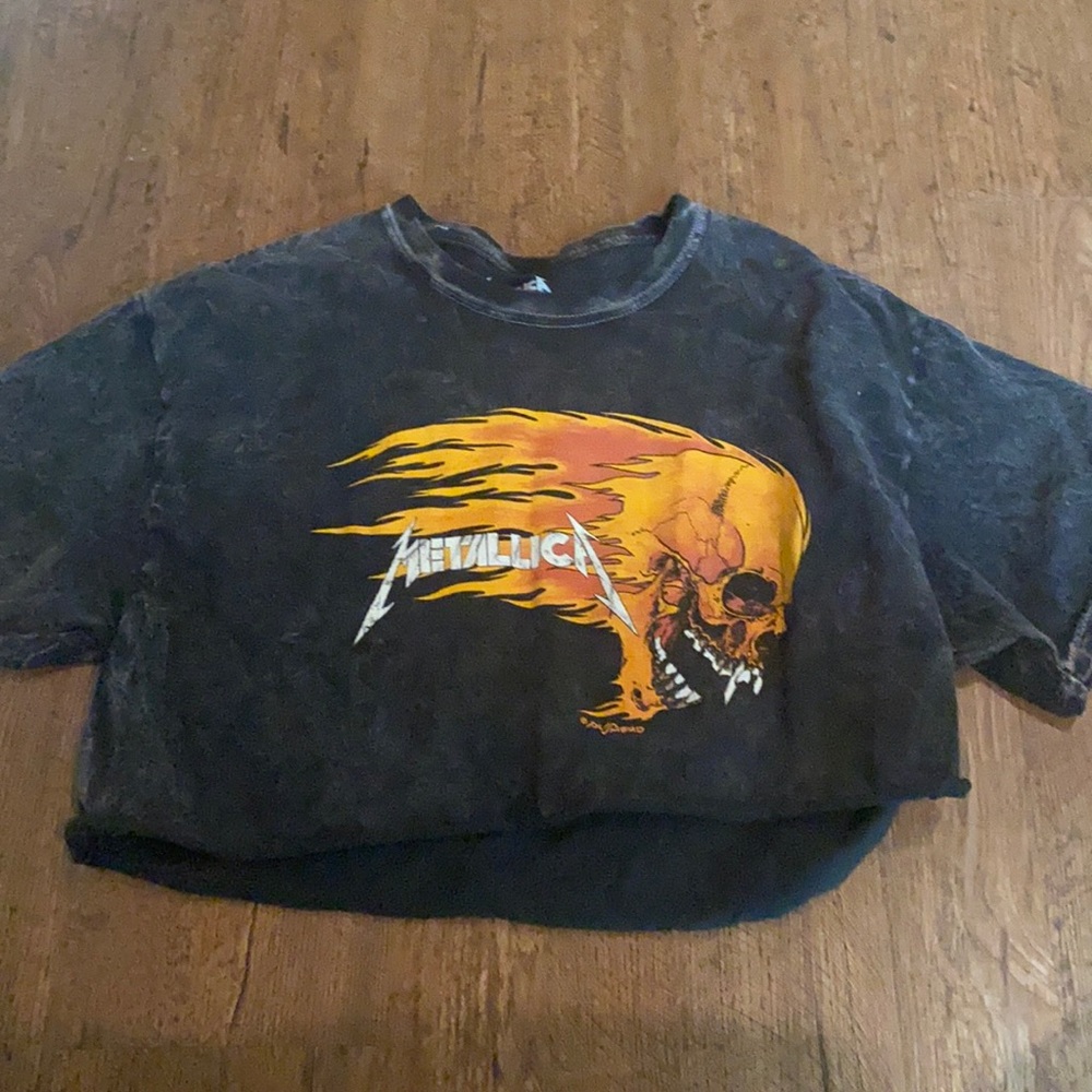 Urban Outfitters cropped Metallica top